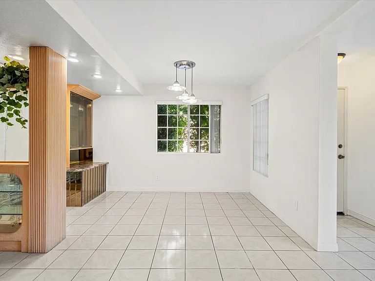 200 E Windsor Rd #1 — Photo 7