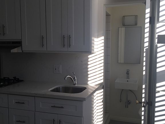 4th image of 5014 Melrose Ave APT 310