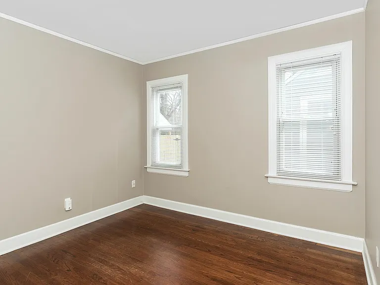 854 Allen St — Photo 18