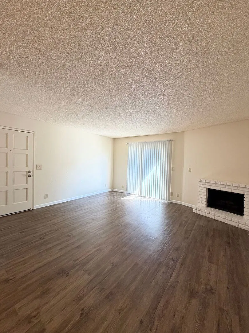 Merit Manor Apartments — Photo 4