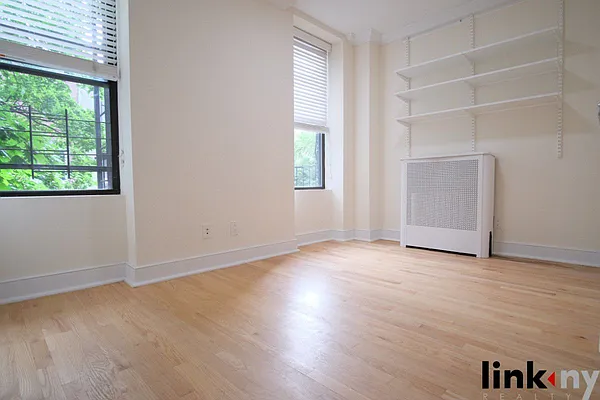 Rented by Link NY Realty | media 32