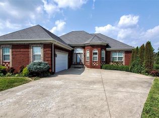 311 Castleton Ct, Vine Grove, KY 40175