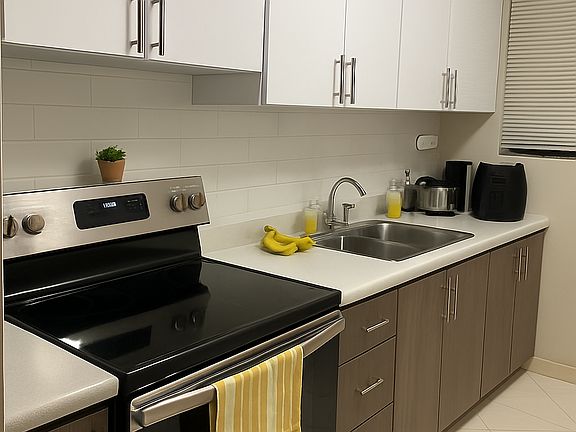 3rd image of 500 Calle Guayanilla #2201