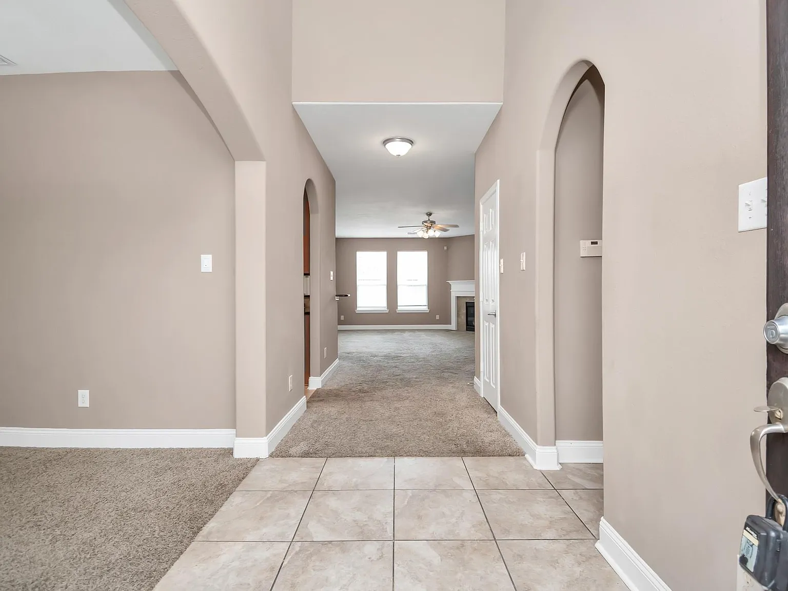 3 bed, 2.5 bath, 2764 sqft, $2,400 — Photo 3