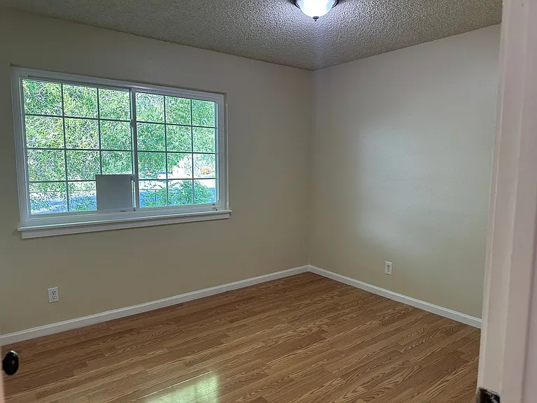 4690 Brookfield Dr — Photo 11