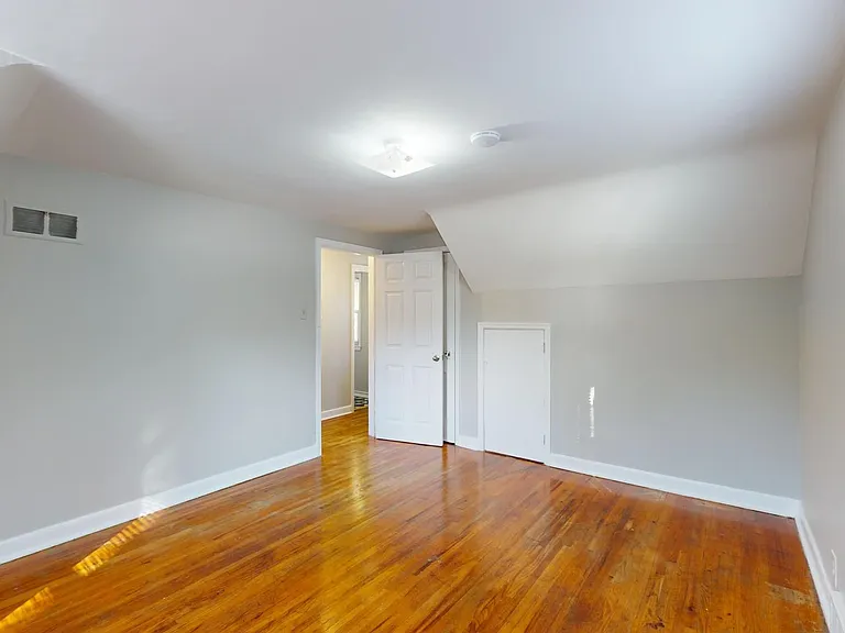 3121 Lincoln Way — Photo 7