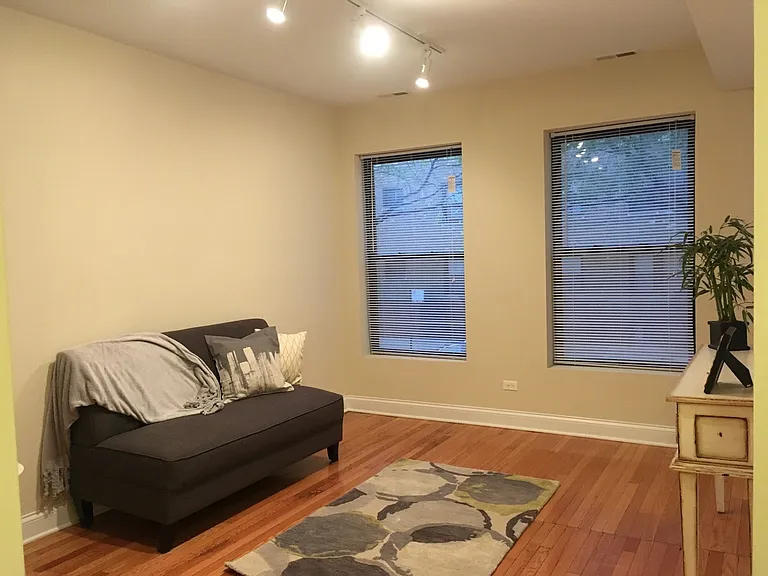 1108-1114 W Balmoral Ave #2 — Photo 2