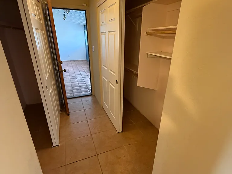 1027 E Blanton Dr — Photo 15