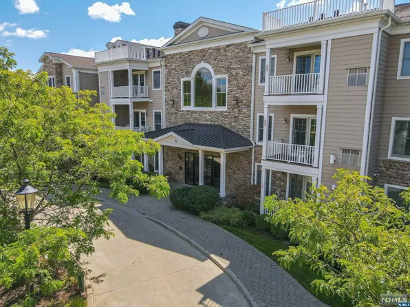 5 Tenakill Park Dr Unit 105, Cresskill, NJ 07626