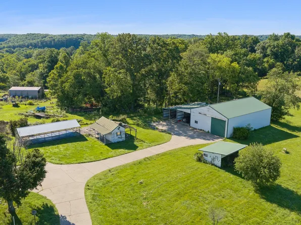 2165 Petty Rd, Charlotte, TN 37036