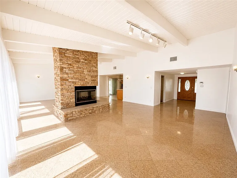 24010 Hatteras St — Photo 5