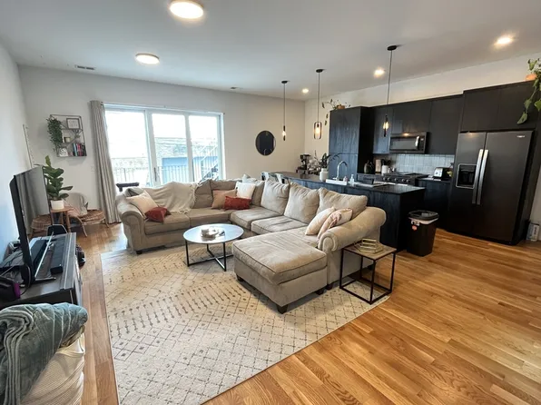 1637 W Grand Ave #3, Chicago, IL 60622