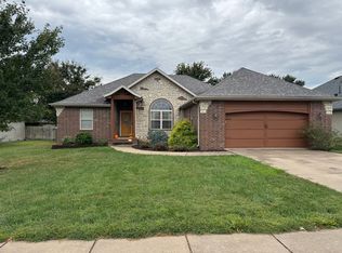 930 E Weldon Dr, Nixa, MO 65714