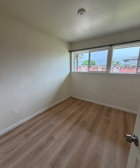 369 Lono Ave — Photo 9