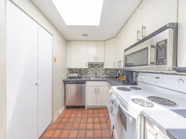102 Gainsborough St APT 402E, Boston, MA 02115