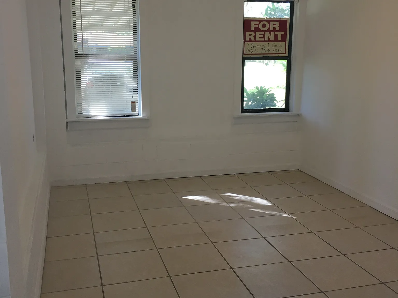 1270 N Sparkman Ave — Photo 3