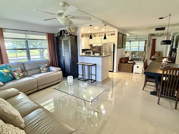 21 Newport Ct #B, Deerfield Beach, FL 33442