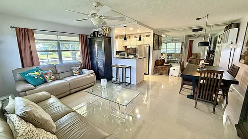 21 Newport B Photo 1