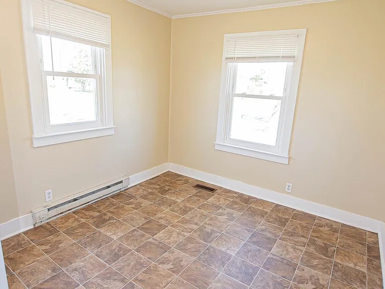 602 E Main St — Photo 24