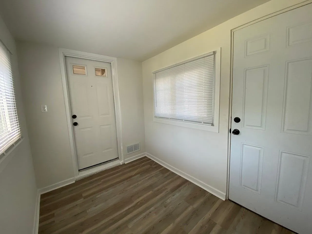 2 bed, 884 sqft, $1,500 — Photo 3