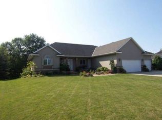 2156 Red Tail Ln, North Mankato, MN 56003