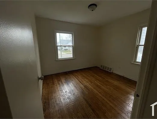 9544 Plainview Ave — Photo 13