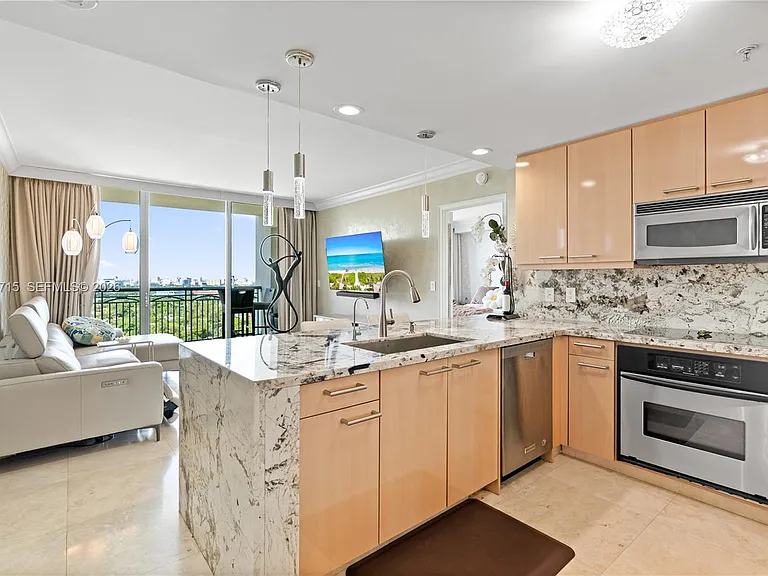 3350 SW 27th Ave #1706 — Photo 3