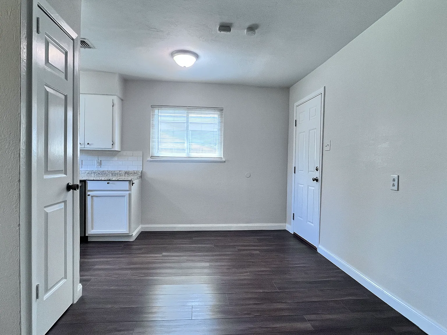 3 bed, 1.5 bath, 932 sqft, $1,800 — Photo 4