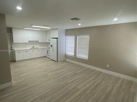 4th image of 2403 NE 183rd St #1