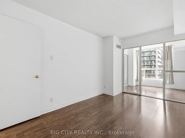 92 King St E #803 — Photo 9
