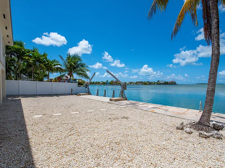 536 Caribbean Dr E — Photo 23