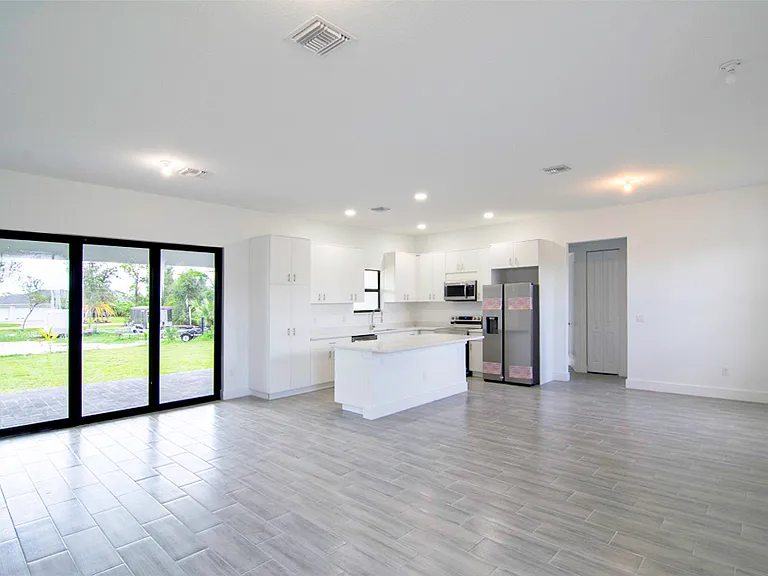 15633 Lakeland Cir — Photo 5