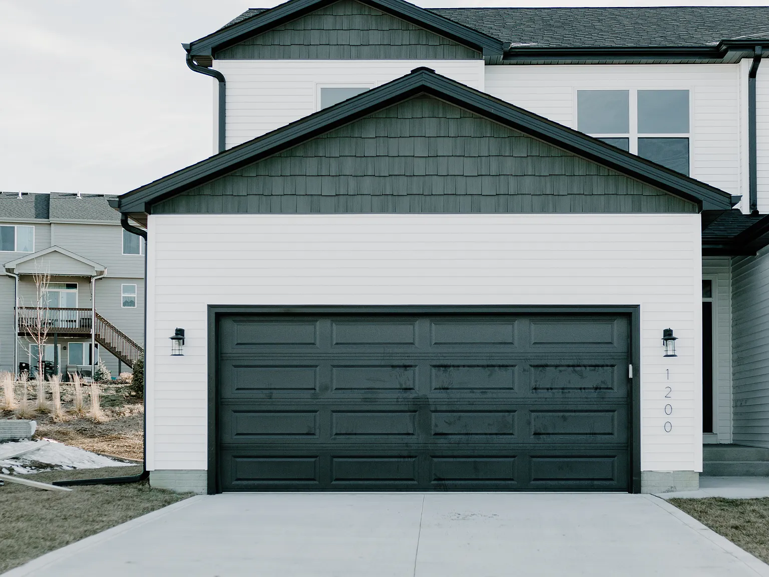 3 bed, 2.5 bath, 1647 sqft, $2,100 — Photo 2