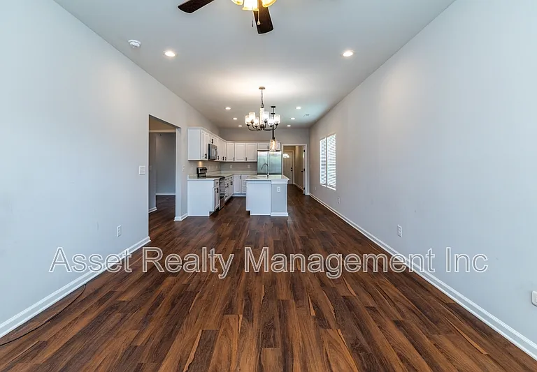 619 Midlake Dr NE — Photo 22
