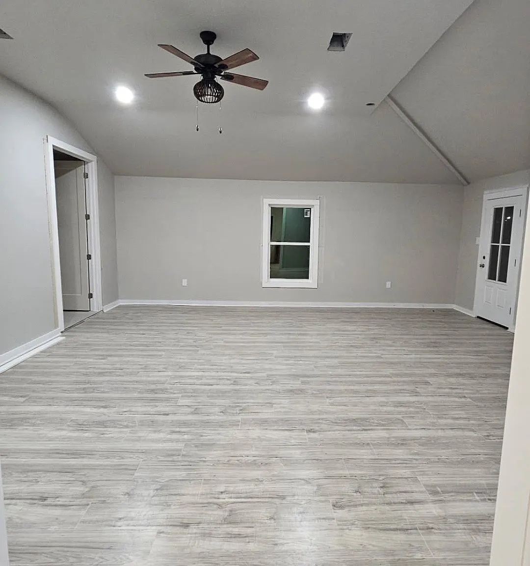 3 bed, 2300 sqft, $1,600 — Photo 4