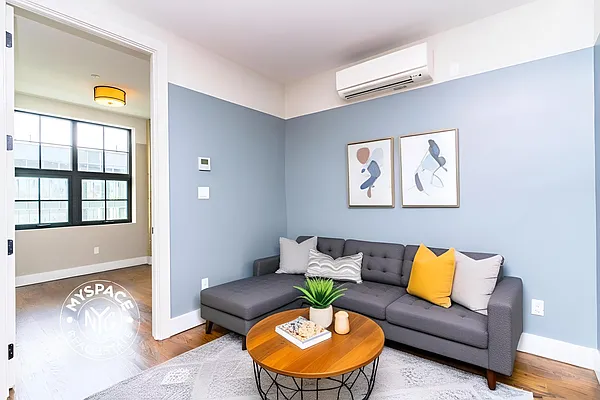 Rented by MySpaceNYC | media 19