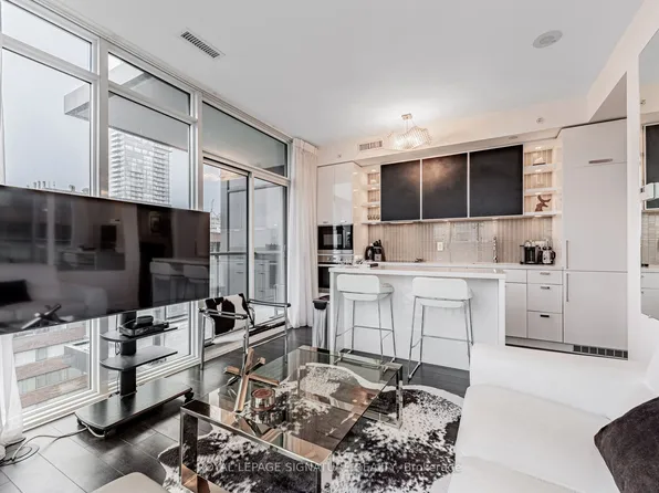 32 Davenport Rd, Toronto, ON