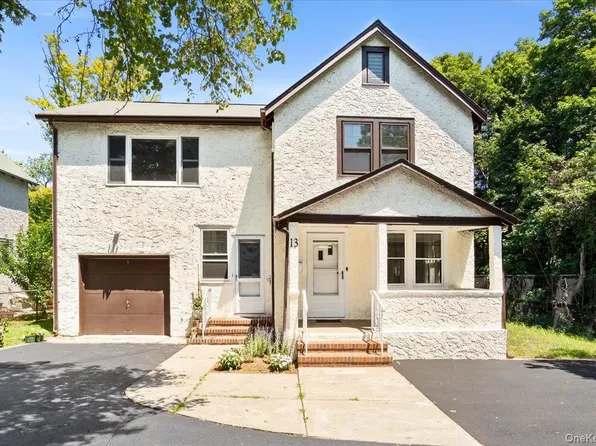 13 Potters Court, Great Neck, NY 11024