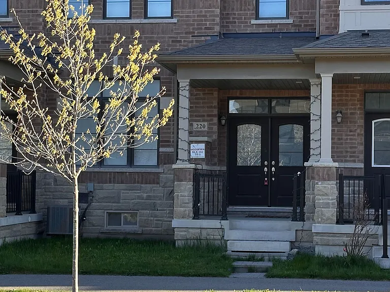 220 Coronation Rd — Photo 2