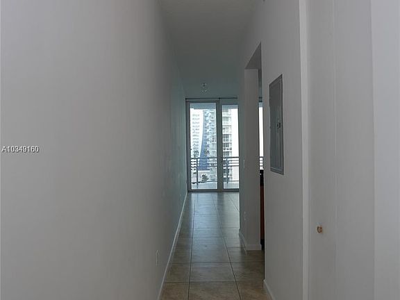 3rd image of 2200 NE 4th Ave APT 906