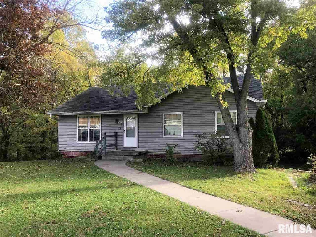 109 Steiner Ave photo 1