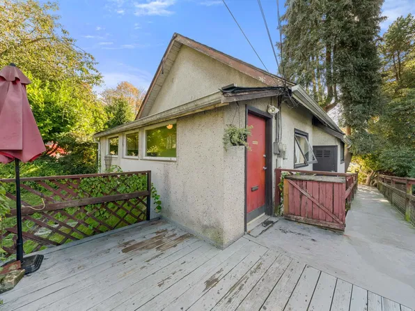 652 W 14th St, North Vancouver, BC V7M 1R2