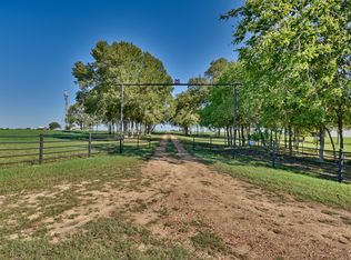 2333 Holub Rd, Schulenburg, TX 78956