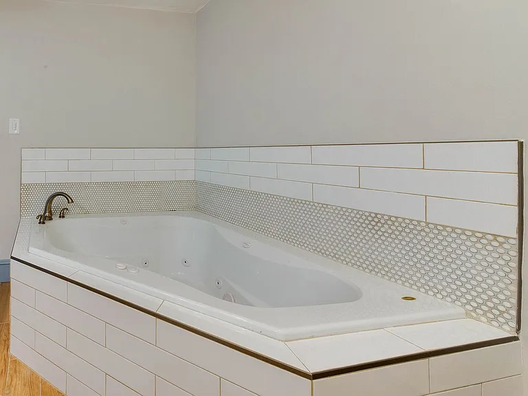 3921 Sheffield Dr — Photo 31