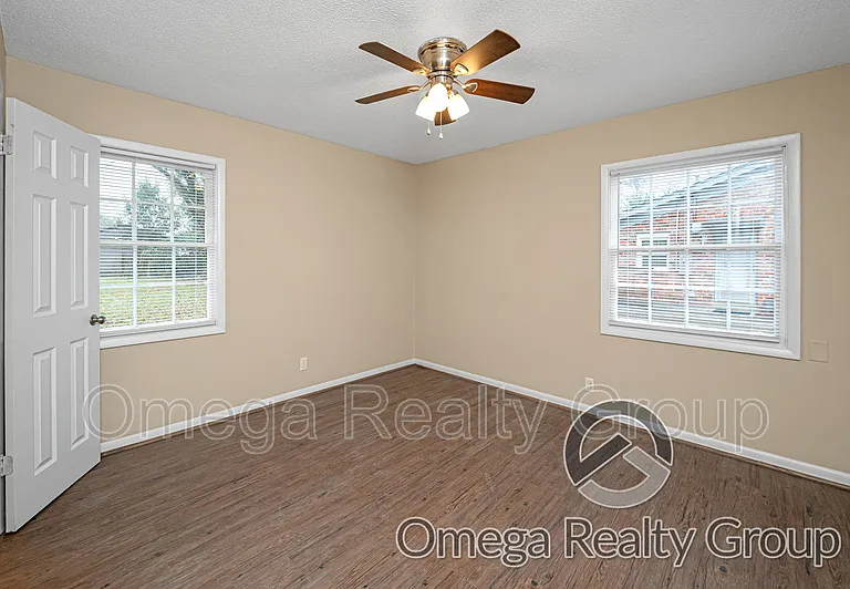1265 Adell St — Photo 22