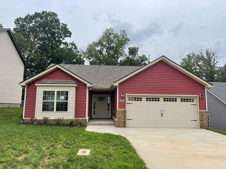 1228 Cardinal Creek Dr — Photo 1