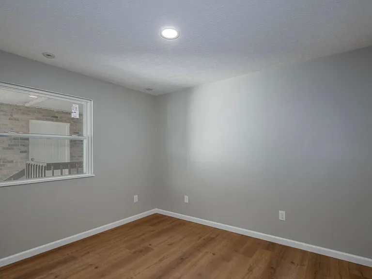 University Commons Apartments — Photo 36
