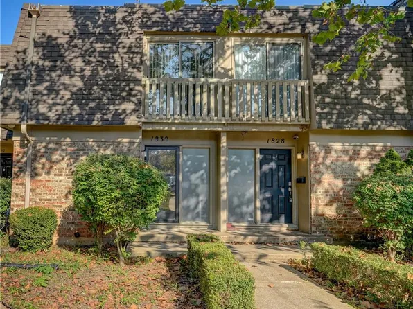 1830 E 97th St, Kansas City, MO 64131