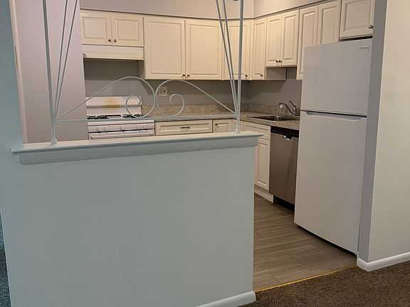 5th image of 3955 Rowena Dr #2