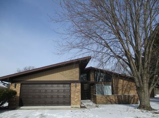 732 Berkshire Ct, Downers Grove, IL 60516